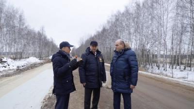 Аркадий Фомин проверил ход работ по реконструкции дороги в посёлке Лесной